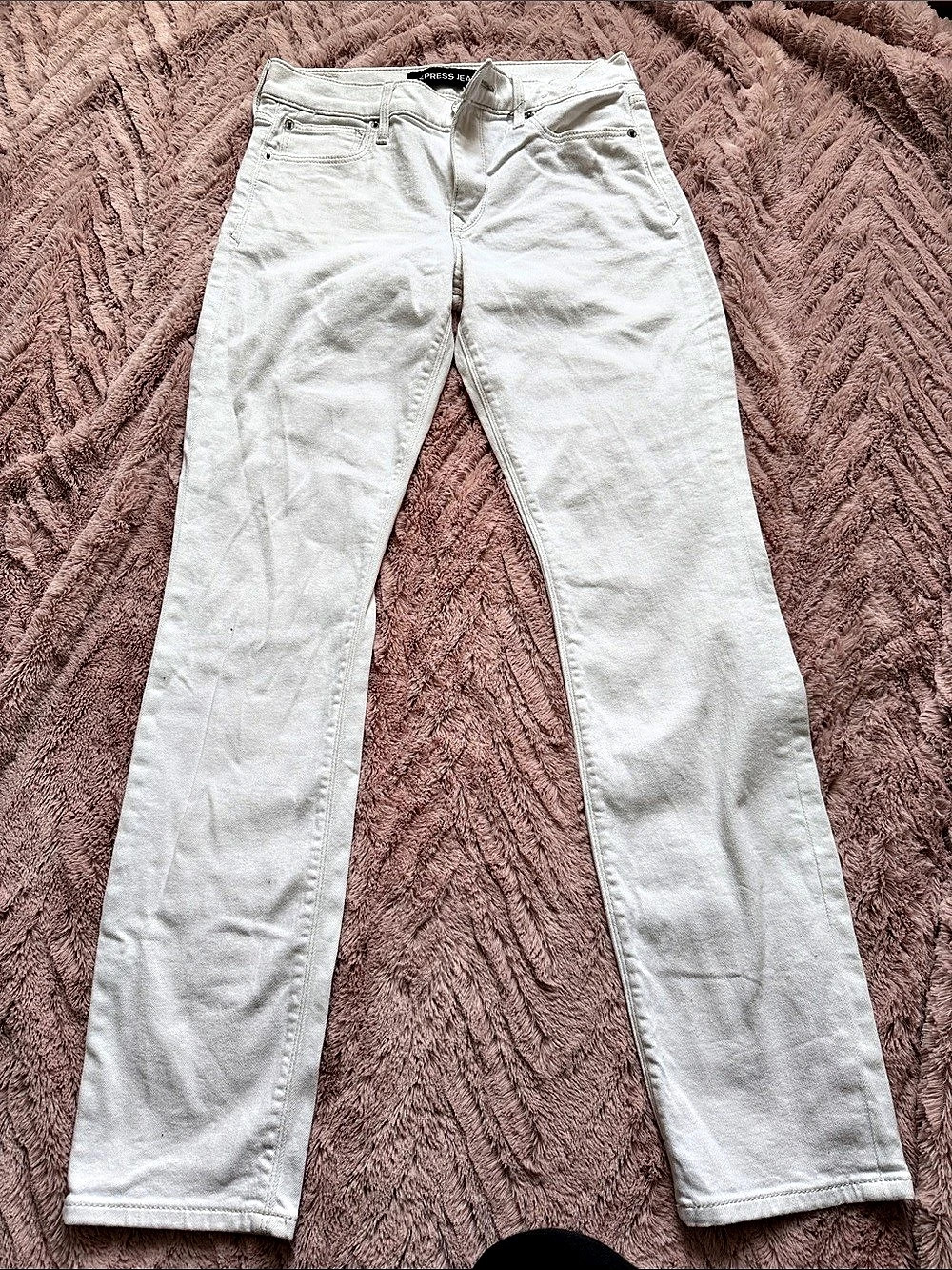 Express Skinny Mid Rise Jeans Mid Rise Skinny Jeans in White Size 6R. Never worn